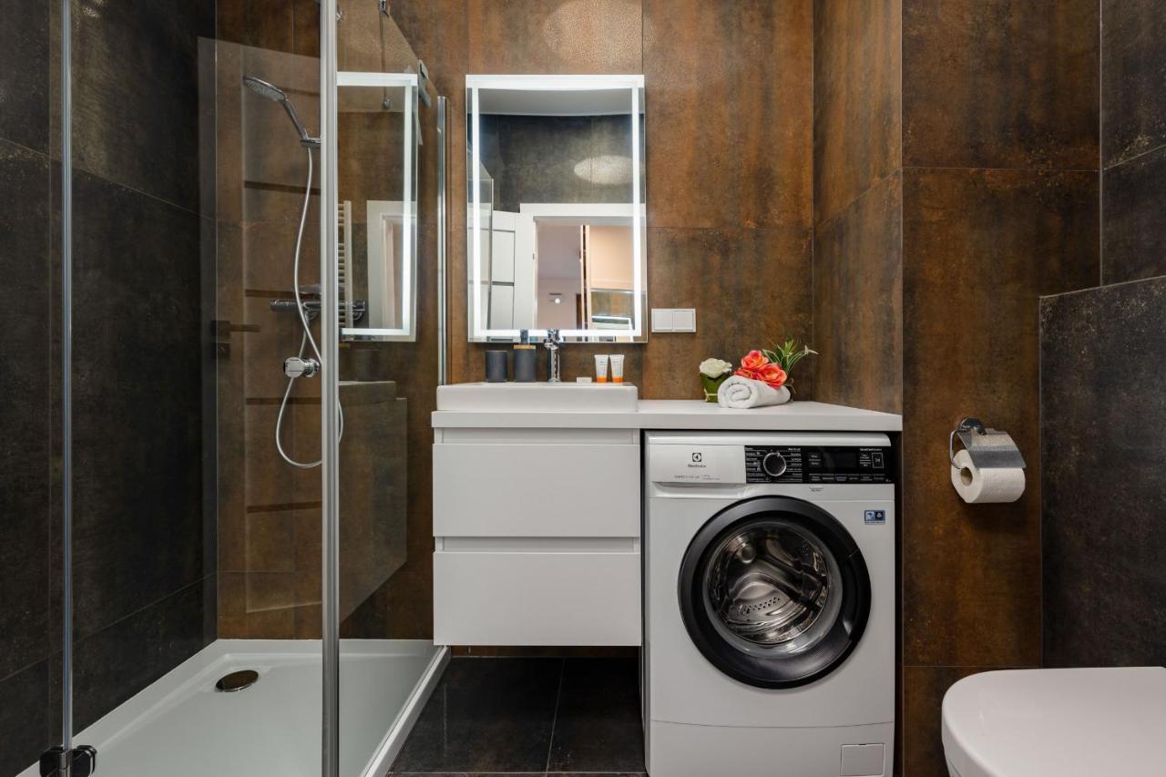 Srodmiescie Warsaw Muranow Apartments With Parking By Noclegi Renters Dış mekan fotoğraf