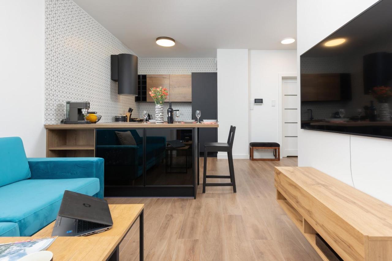 Srodmiescie Warsaw Muranow Apartments With Parking By Noclegi Renters Dış mekan fotoğraf